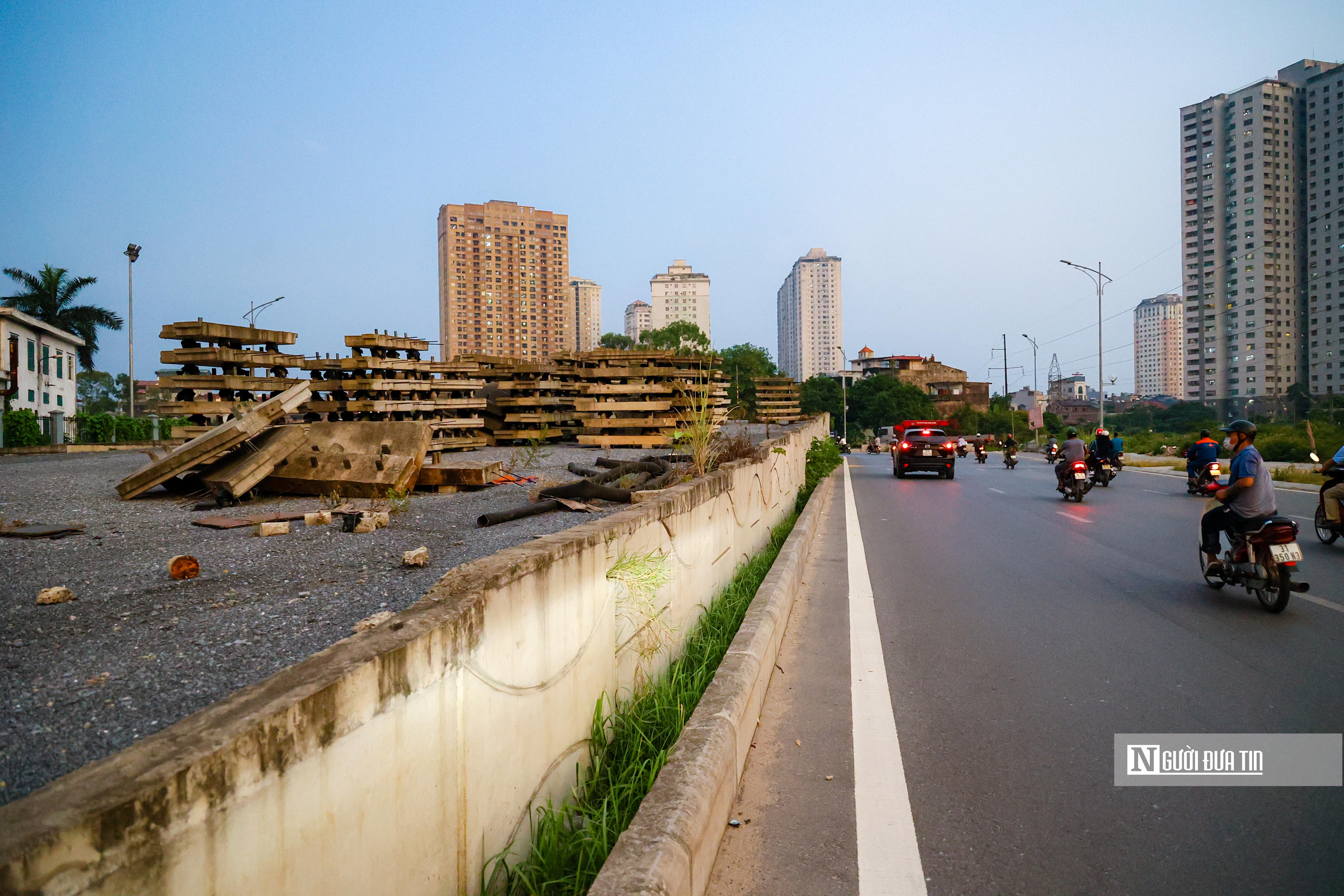 Dân sinh - Hà Nội: Cận cảnh cây cầu vượt bị 'bỏ quên' trên đại lộ nghìn tỷ (Hình 7).