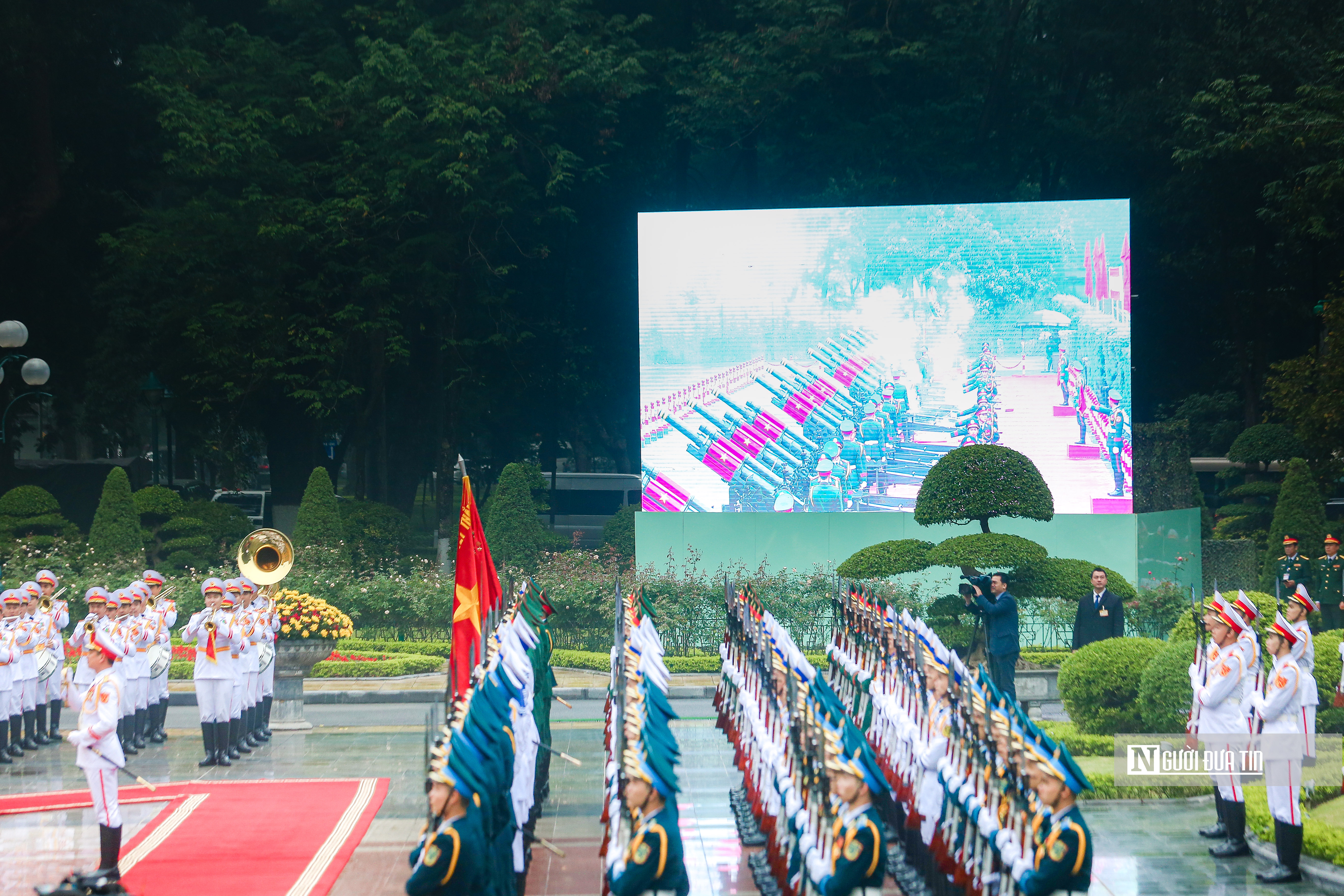 Tiêu điểm - Bắn 21 phát đại bác chào mừng Tổng thống Philippines thăm Việt Nam (Hình 4).