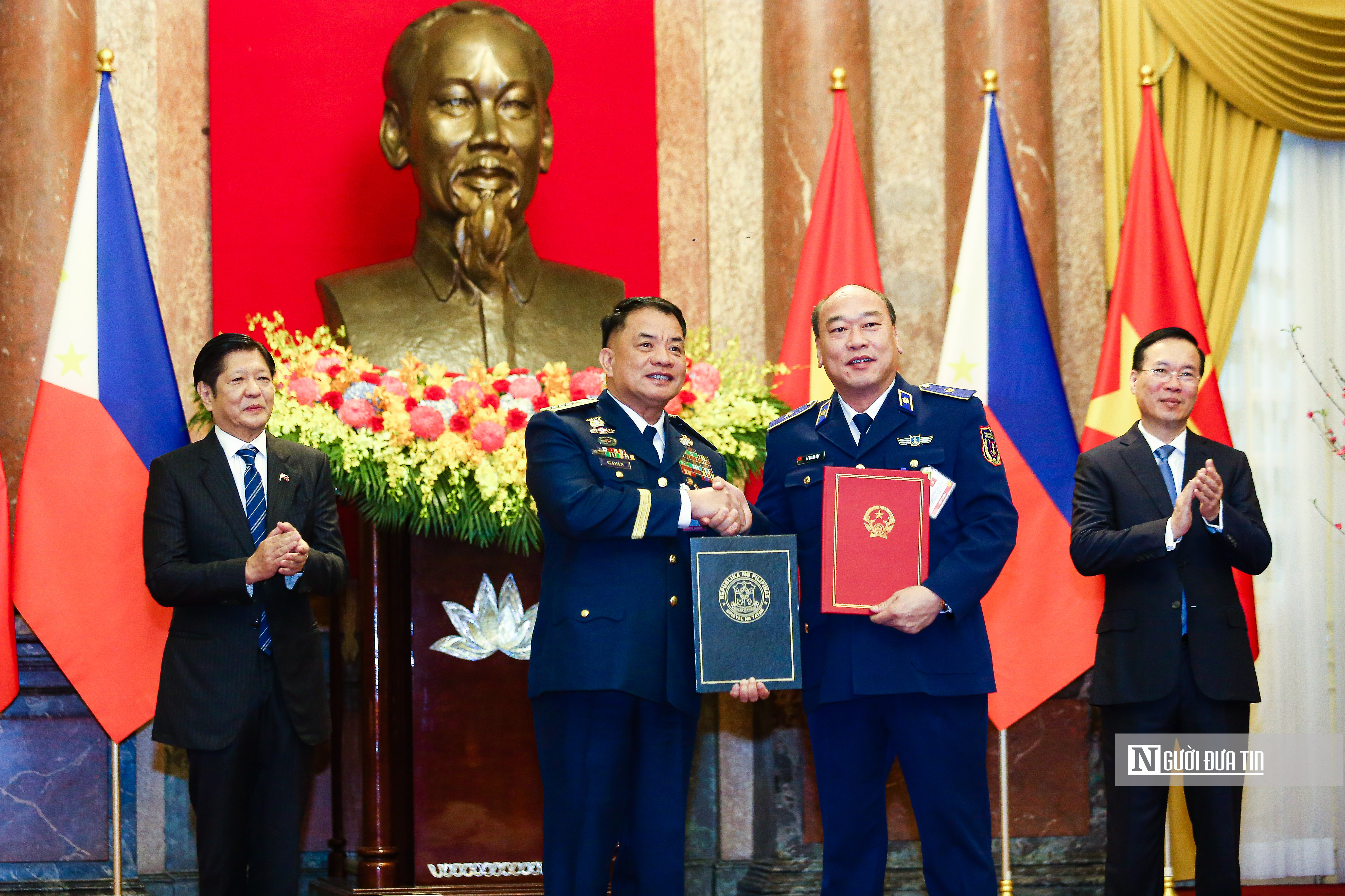 Tiêu điểm - Bắn 21 phát đại bác chào mừng Tổng thống Philippines thăm Việt Nam (Hình 15).
