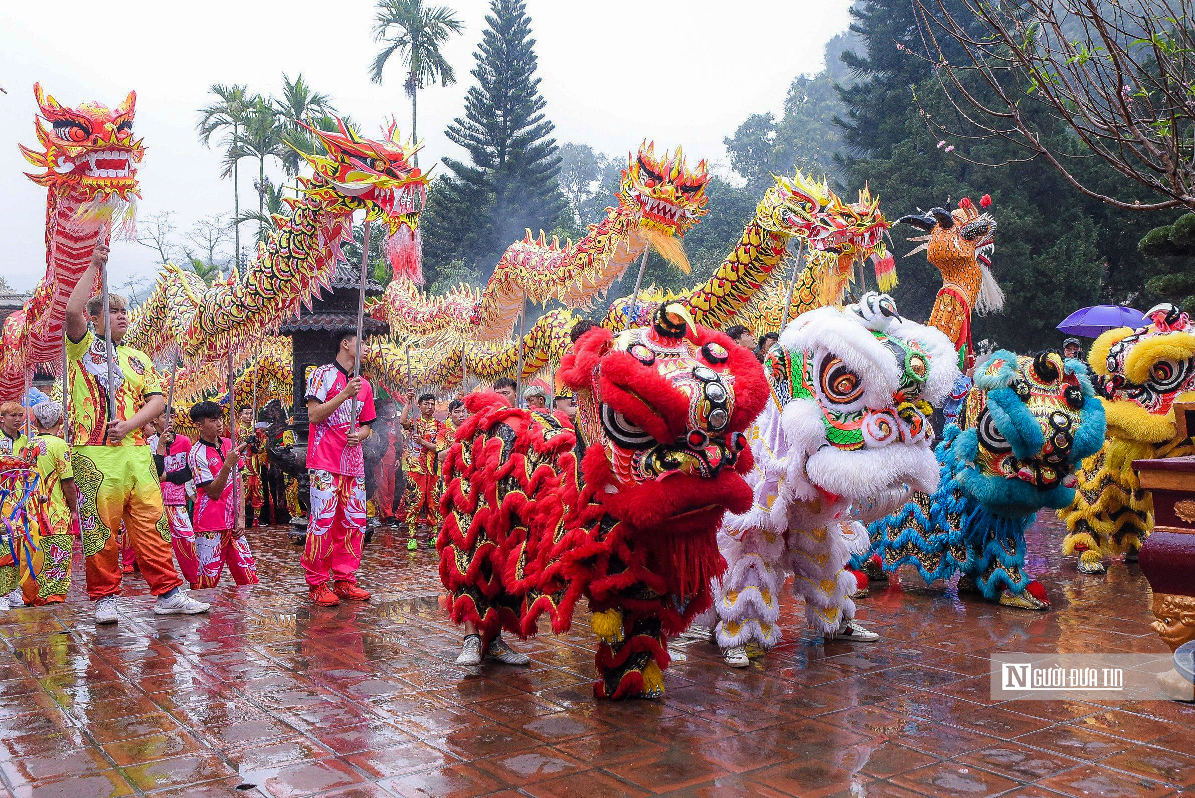 Văn hoá - Hà Nội: Người dân đội mưa khai hội chùa Hương (Hình 3).