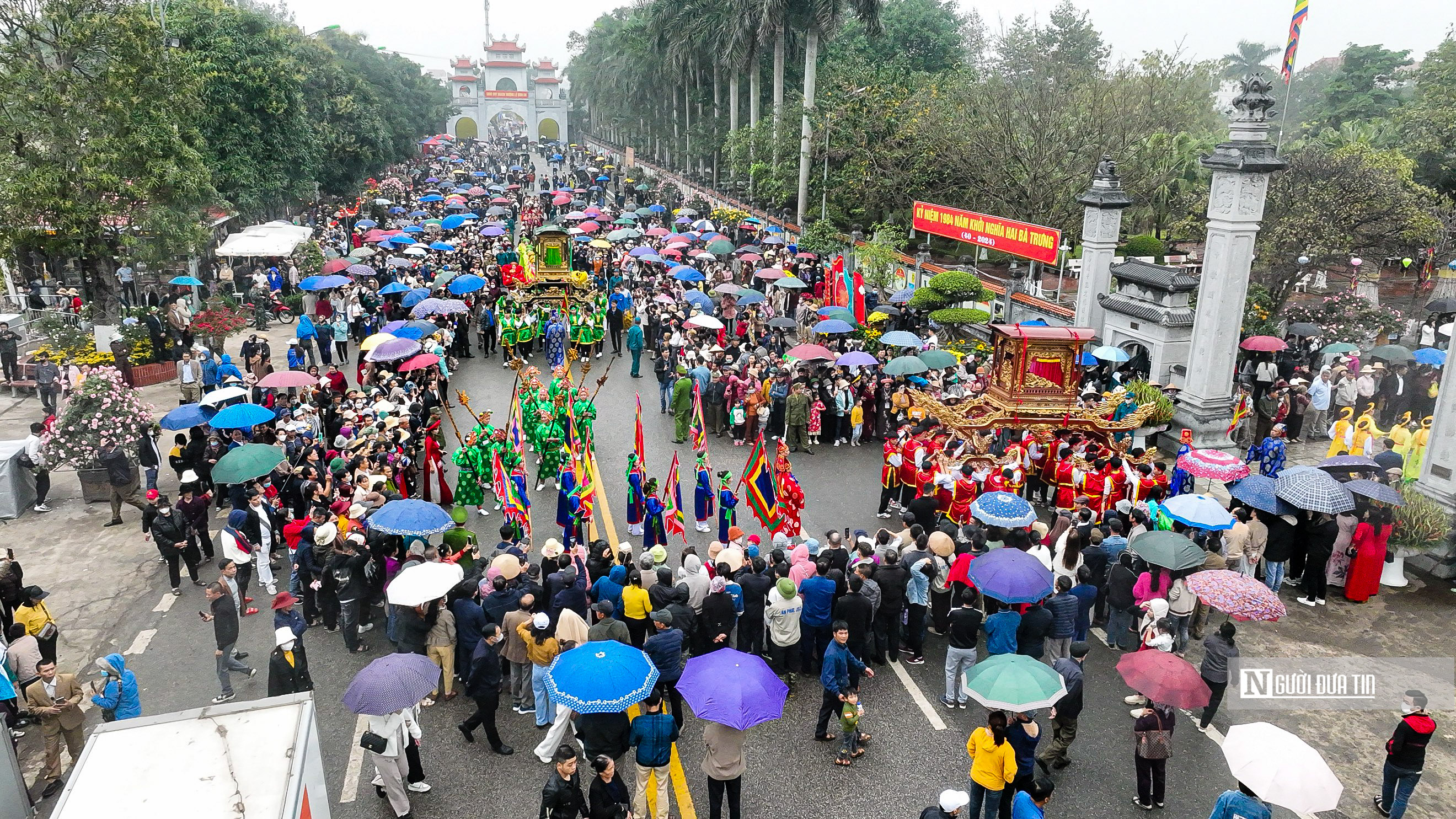 Sự kiện - Hàng vạn người dân dự lễ rước kiệu trong Lễ hội đền Hai Bà Trưng (Hình 8).