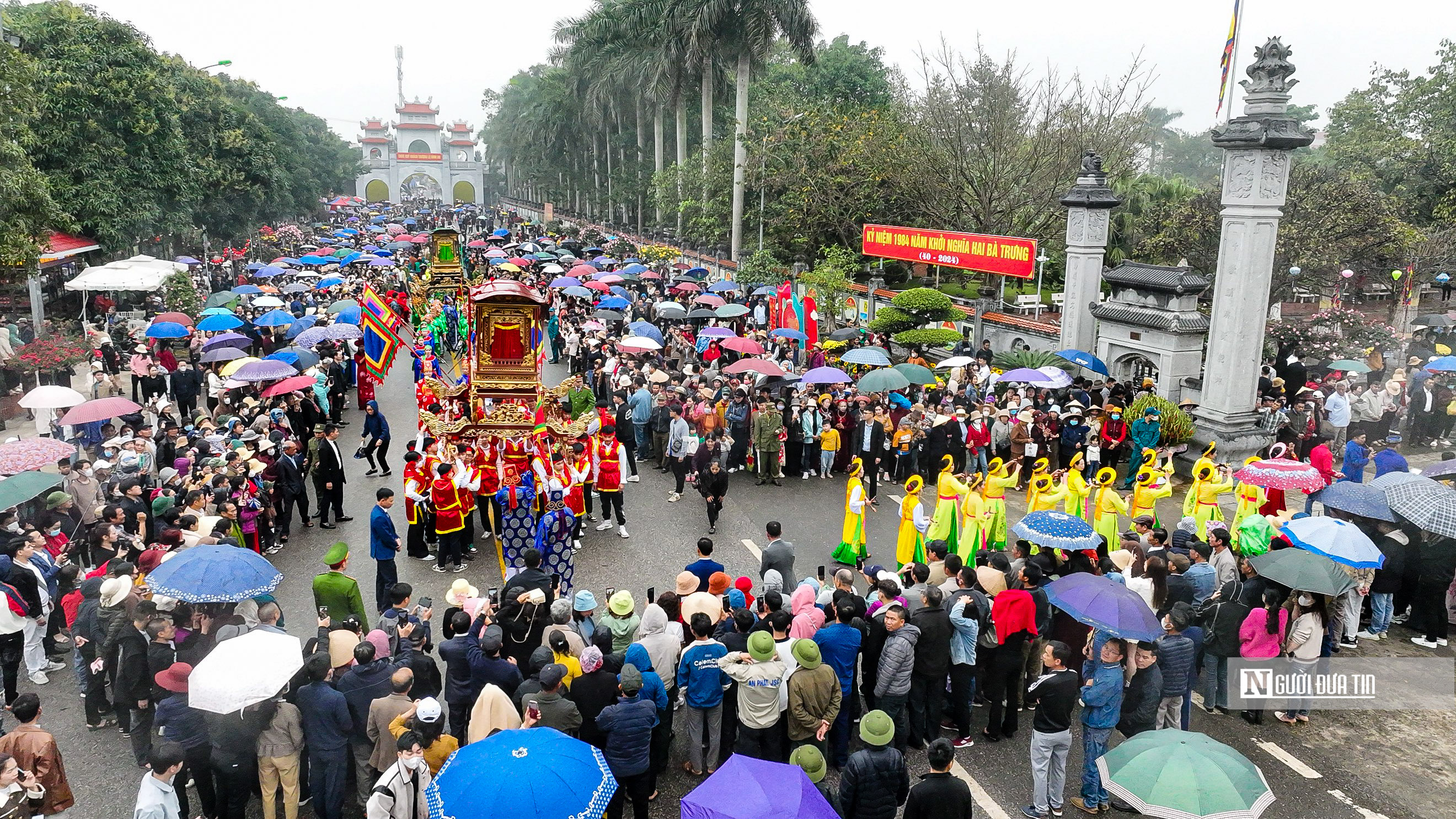 Sự kiện - Hàng vạn người dân dự lễ rước kiệu trong Lễ hội đền Hai Bà Trưng (Hình 9).