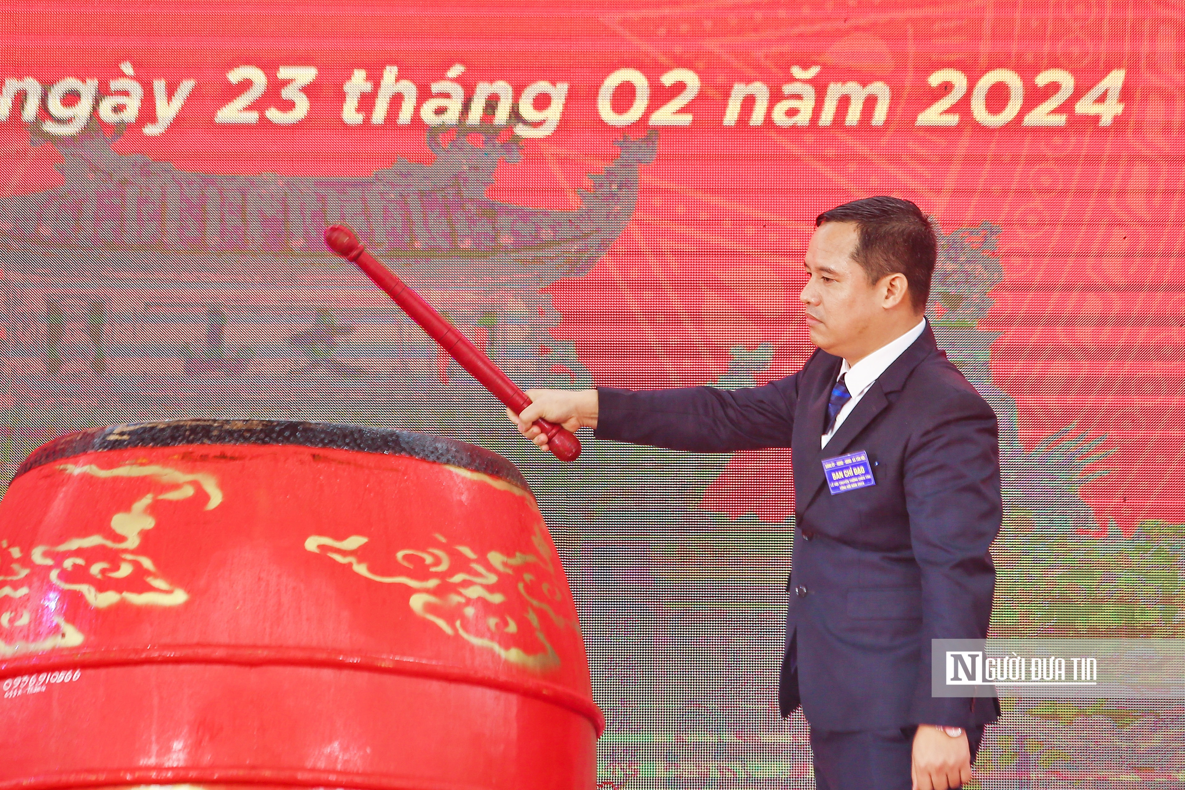 Văn hoá - Hà Nội: Hàng nghìn người đội mưa dự lễ hội Chèo tàu Tổng Gối (Hình 4).