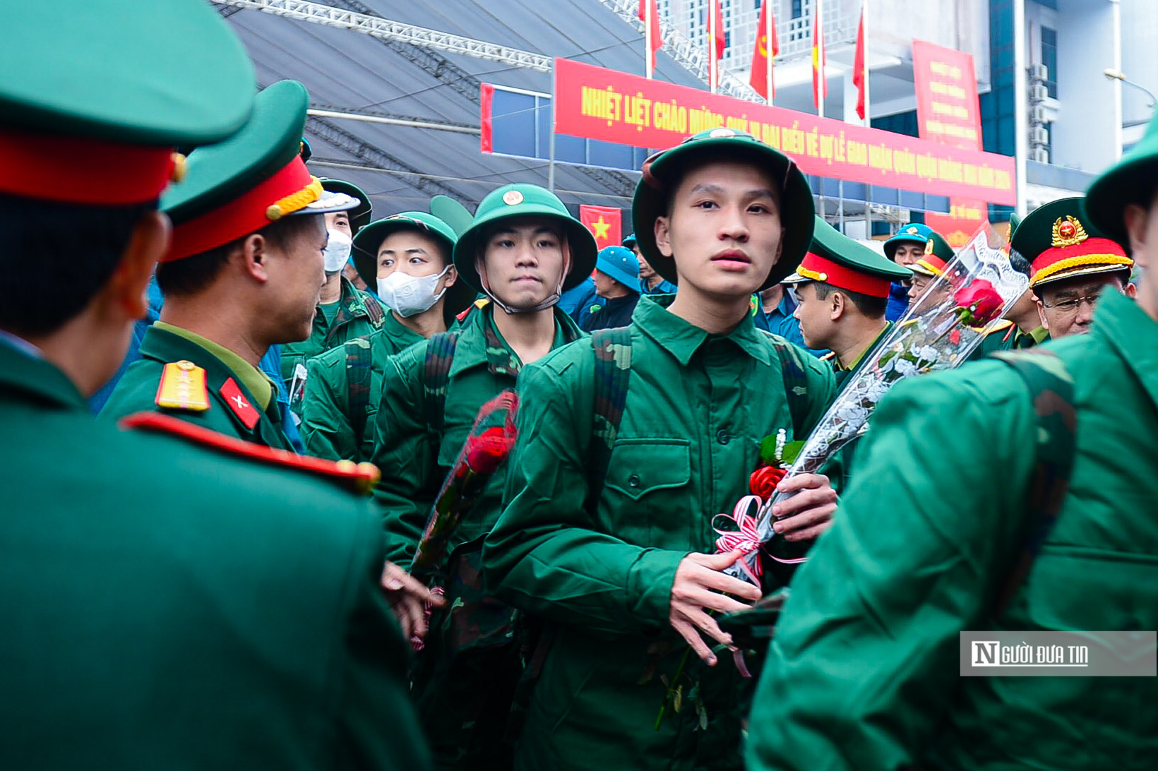 Sự kiện - Bí thư, Chủ tịch Hà Nội tặng hoa, tiễn tân binh lên đường nhập ngũ (Hình 12).