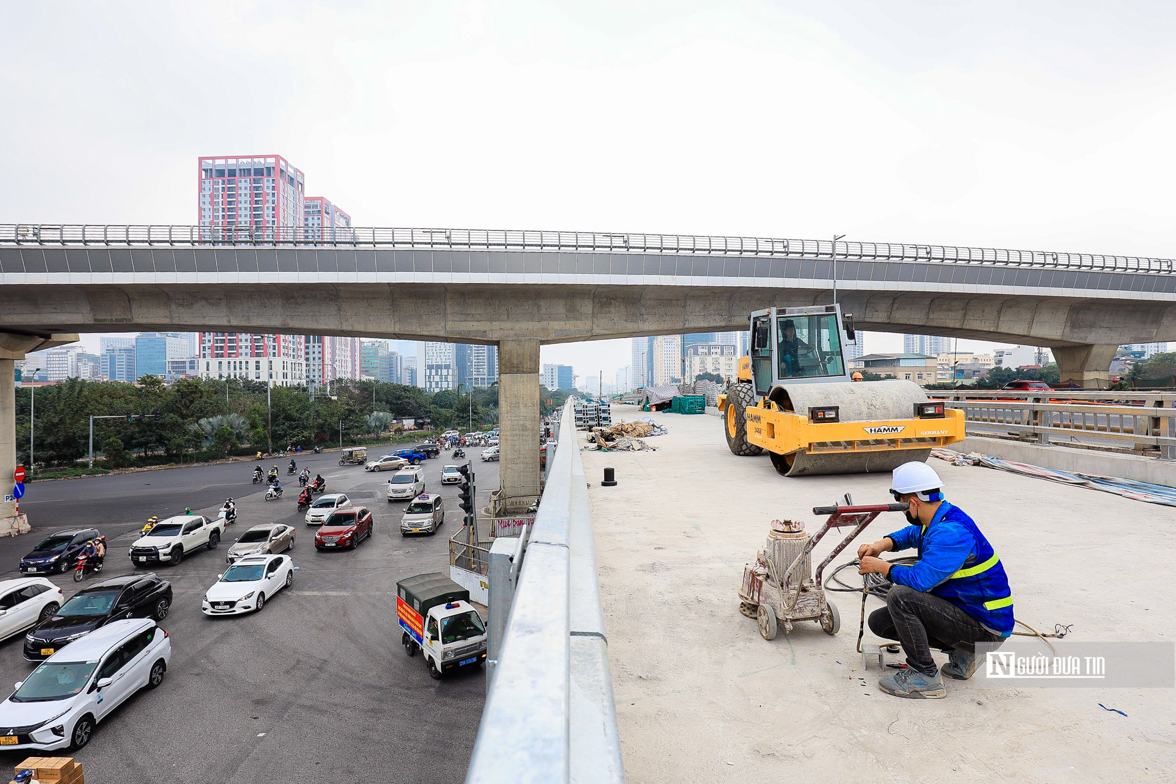 Xã hội - Cận cảnh 2 cầu đô thị tại nút giao Mai Dịch chuẩn bị về đích (Hình 6).