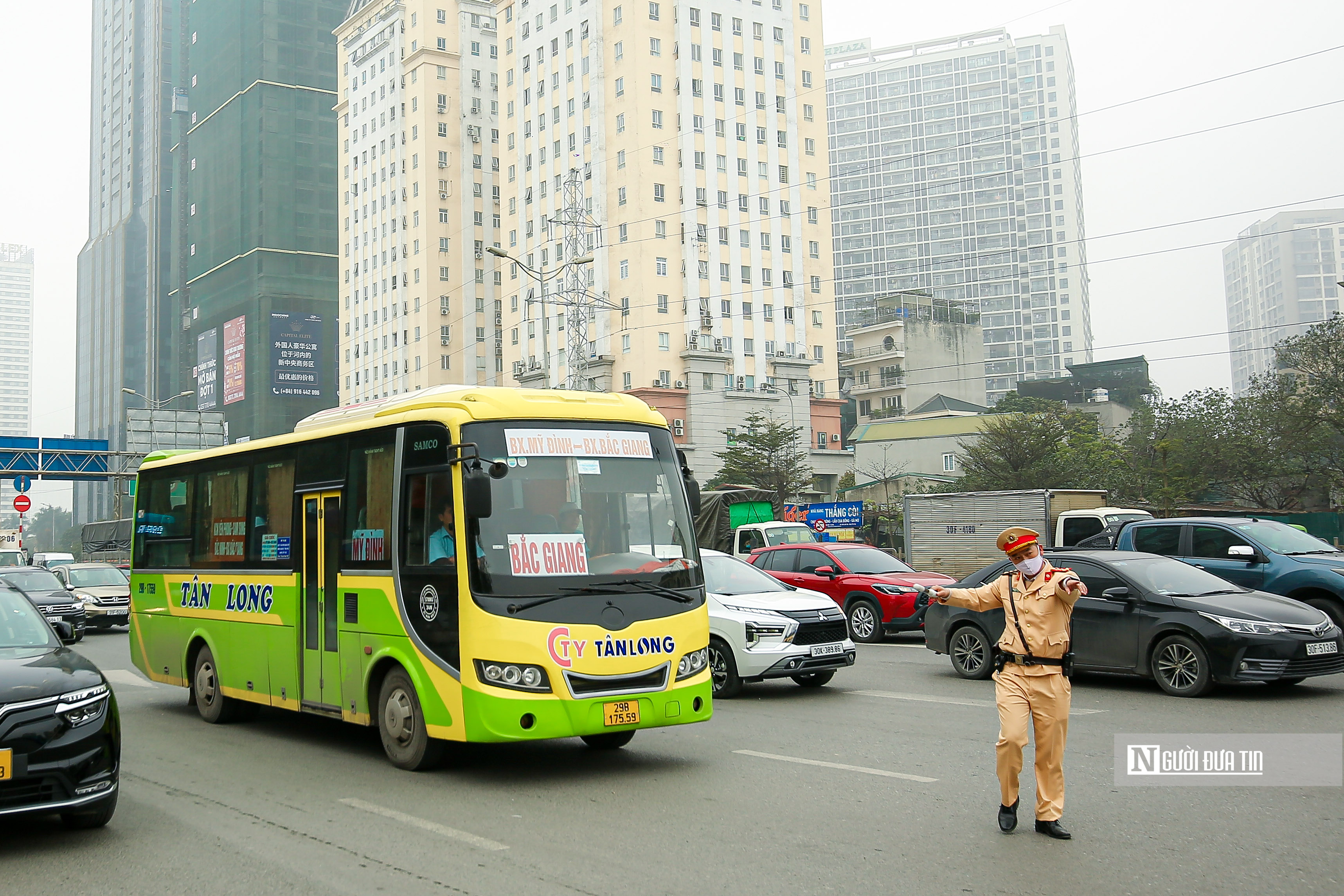 Sự kiện - Hà Nội tăng cường xử lý xe đón, trả khách sai quy định (Hình 12).