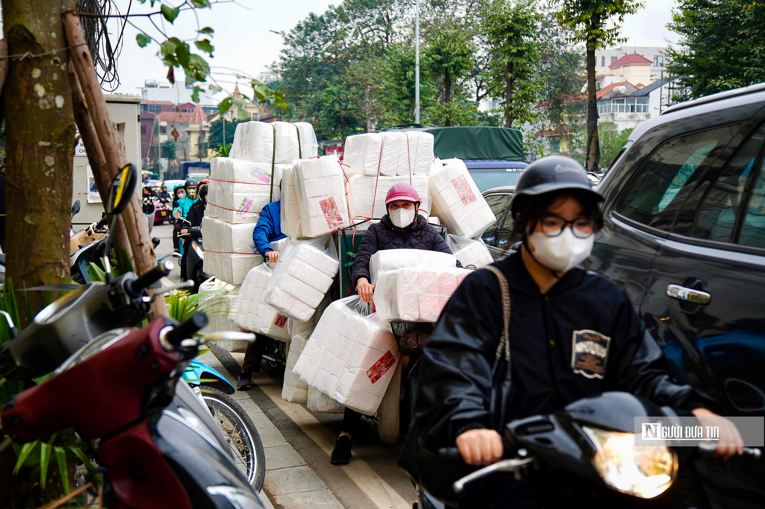 Dân sinh - Hà Nội: Tuyến đường hơn 1km làm 4 năm vẫn chưa mở rộng xong  (Hình 7).