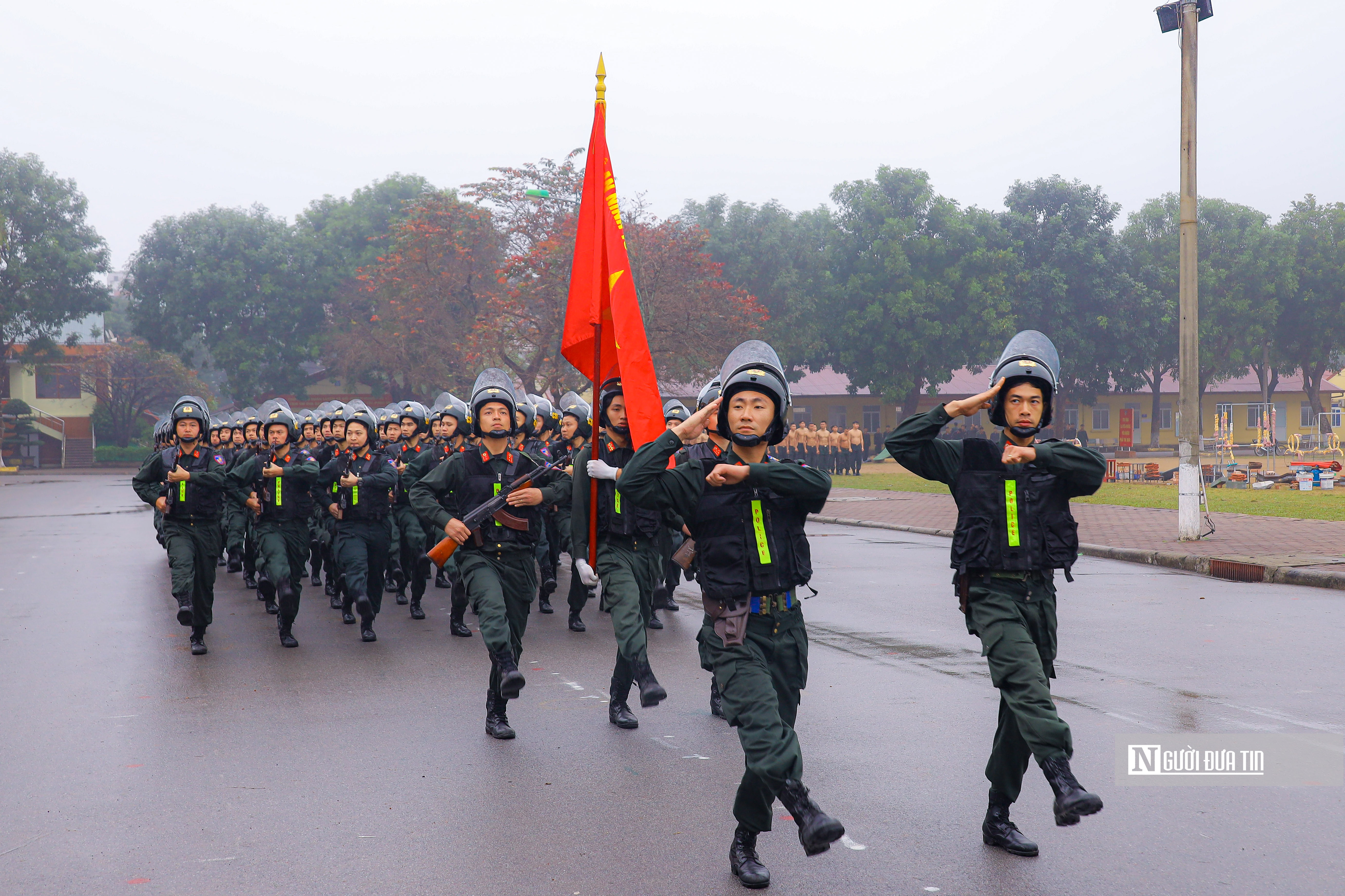 Sự kiện - Hàng trăm chiến sĩ CSCĐ khổ luyện chào mừng 50 năm ngày thành lập