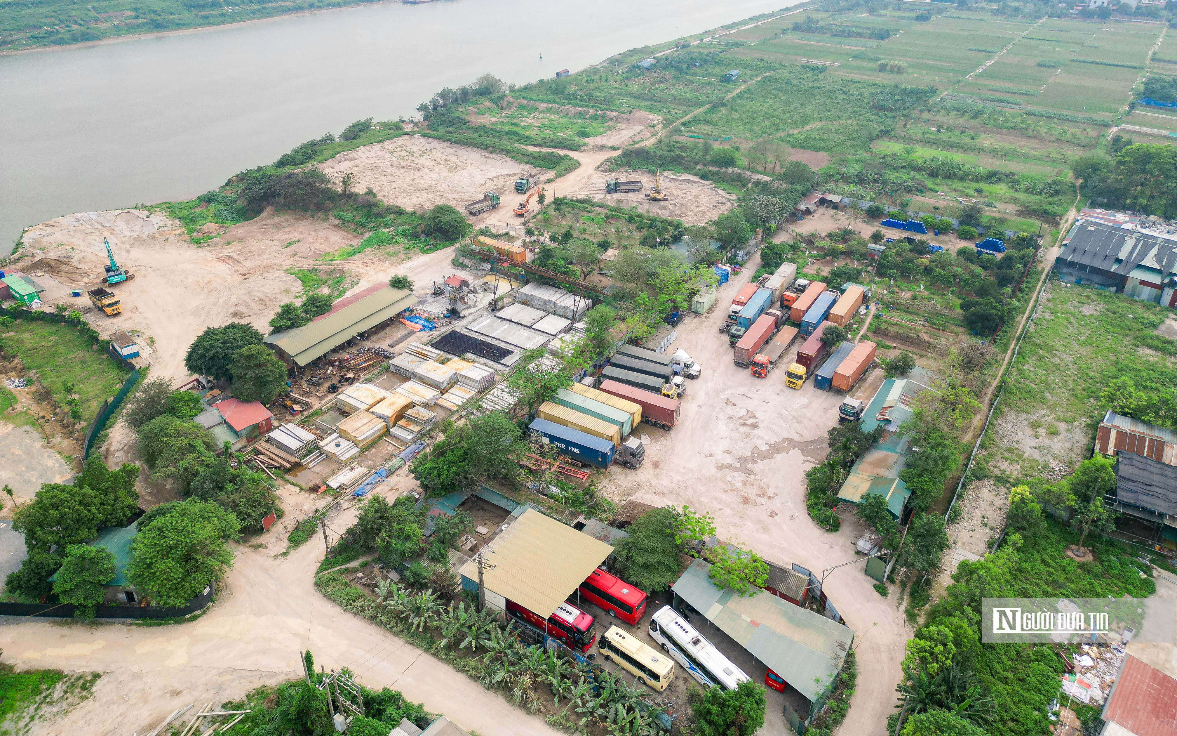 Bất động sản - Hà Nội: Loạt nhà xưởng, bãi xe 'mọc' dưới chân cầu Đông Trù (Hình 11).