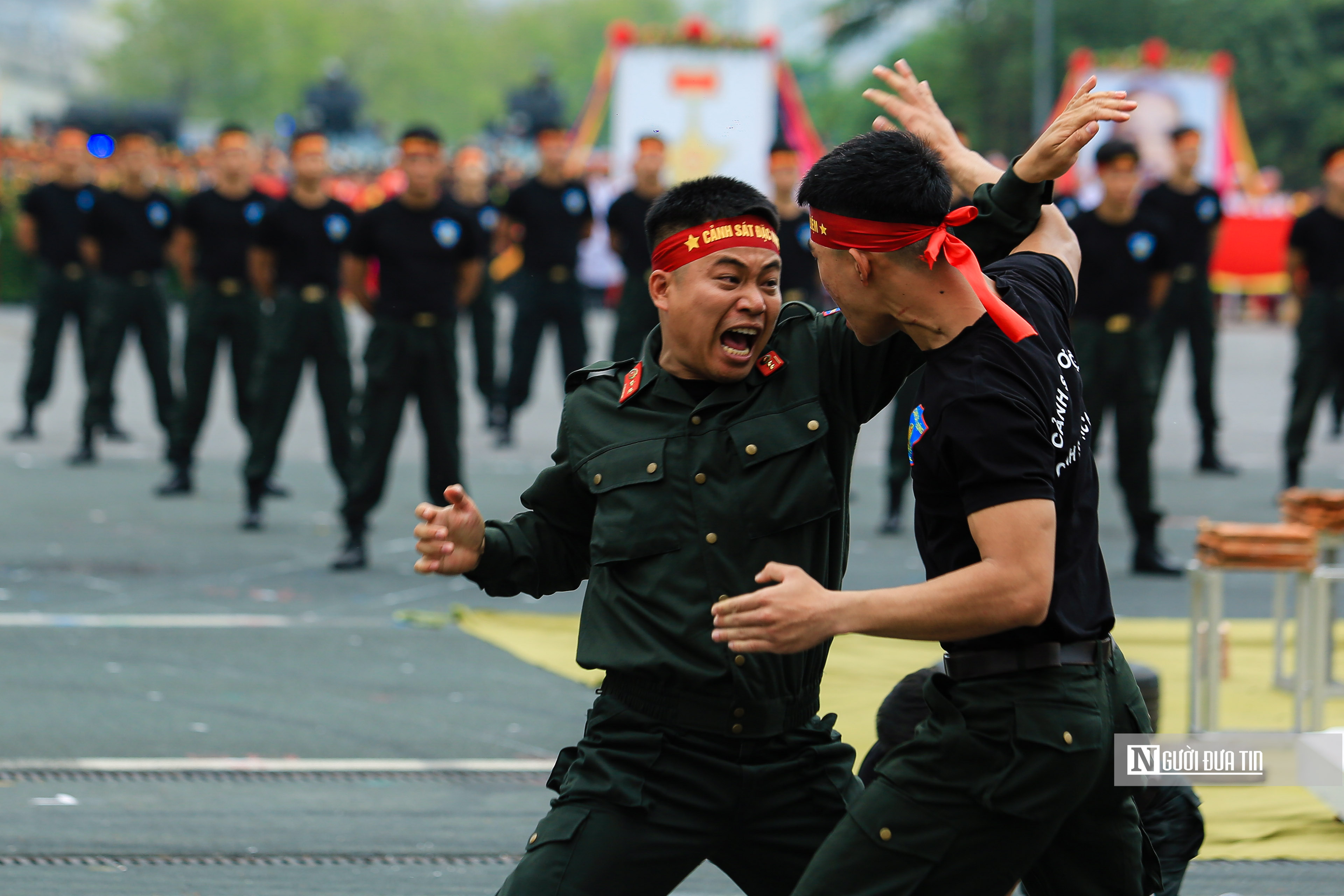 Tiêu điểm - Mãn nhãn màn biểu diễn của Cảnh sát cơ động (Hình 11).