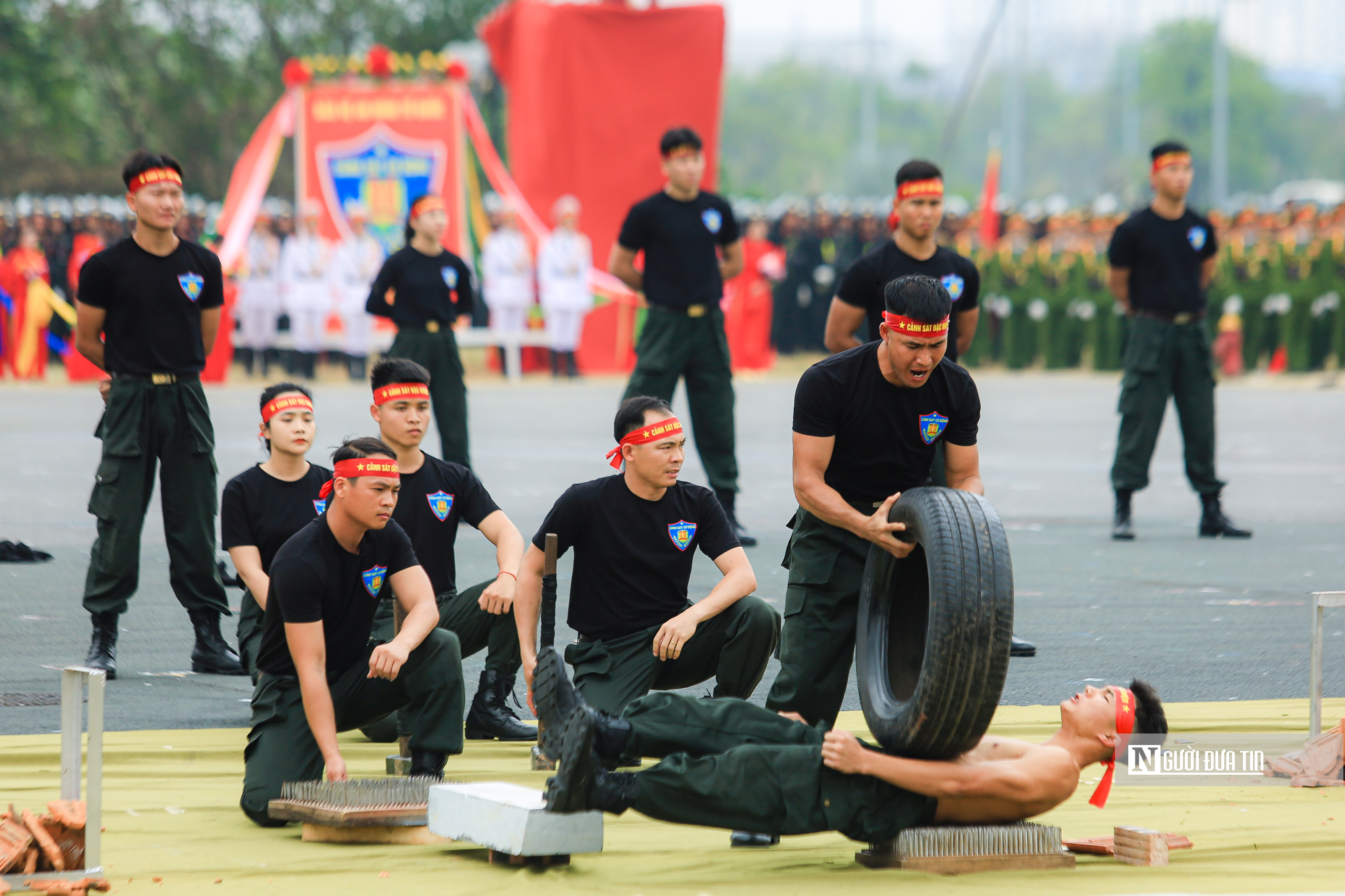 Tiêu điểm - Mãn nhãn màn biểu diễn của Cảnh sát cơ động (Hình 15).