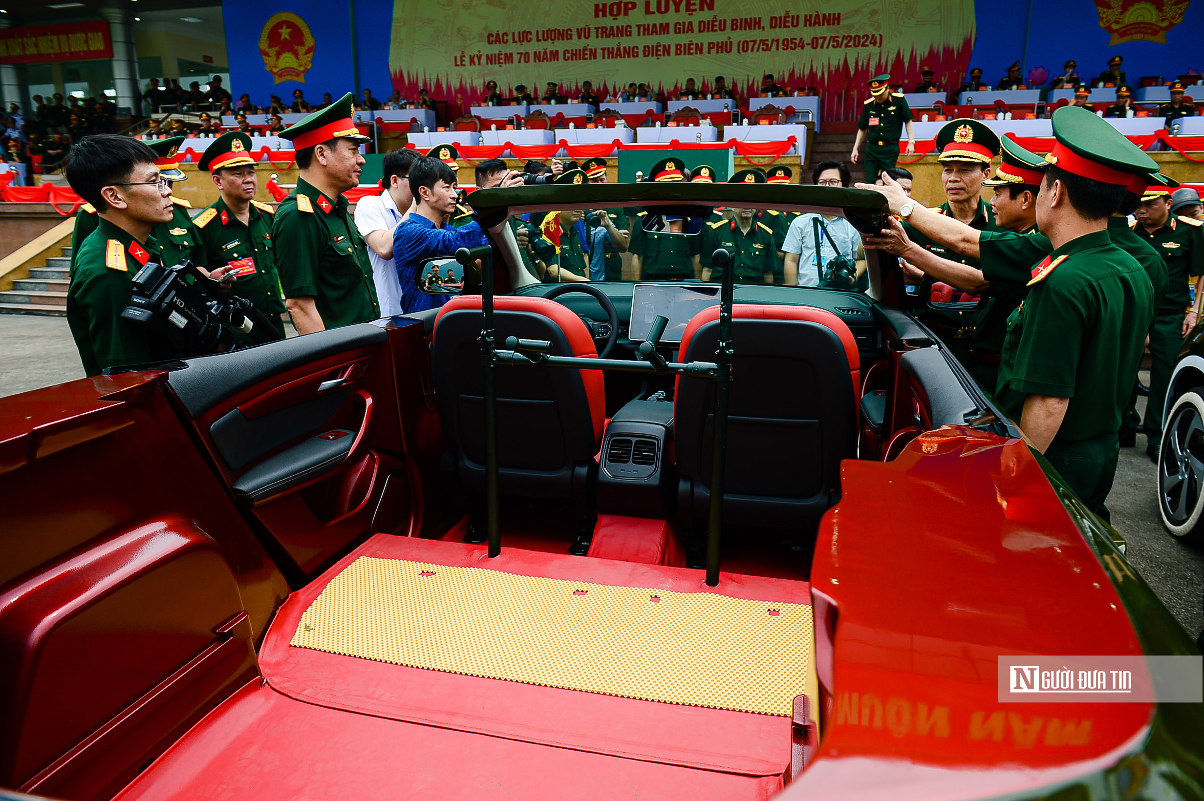Sự kiện - Hai chiếc xe điện mui trần sẽ xuất hiện tại Lễ kỷ niệm Chiến thắng Điện Biên Phủ (Hình 7).