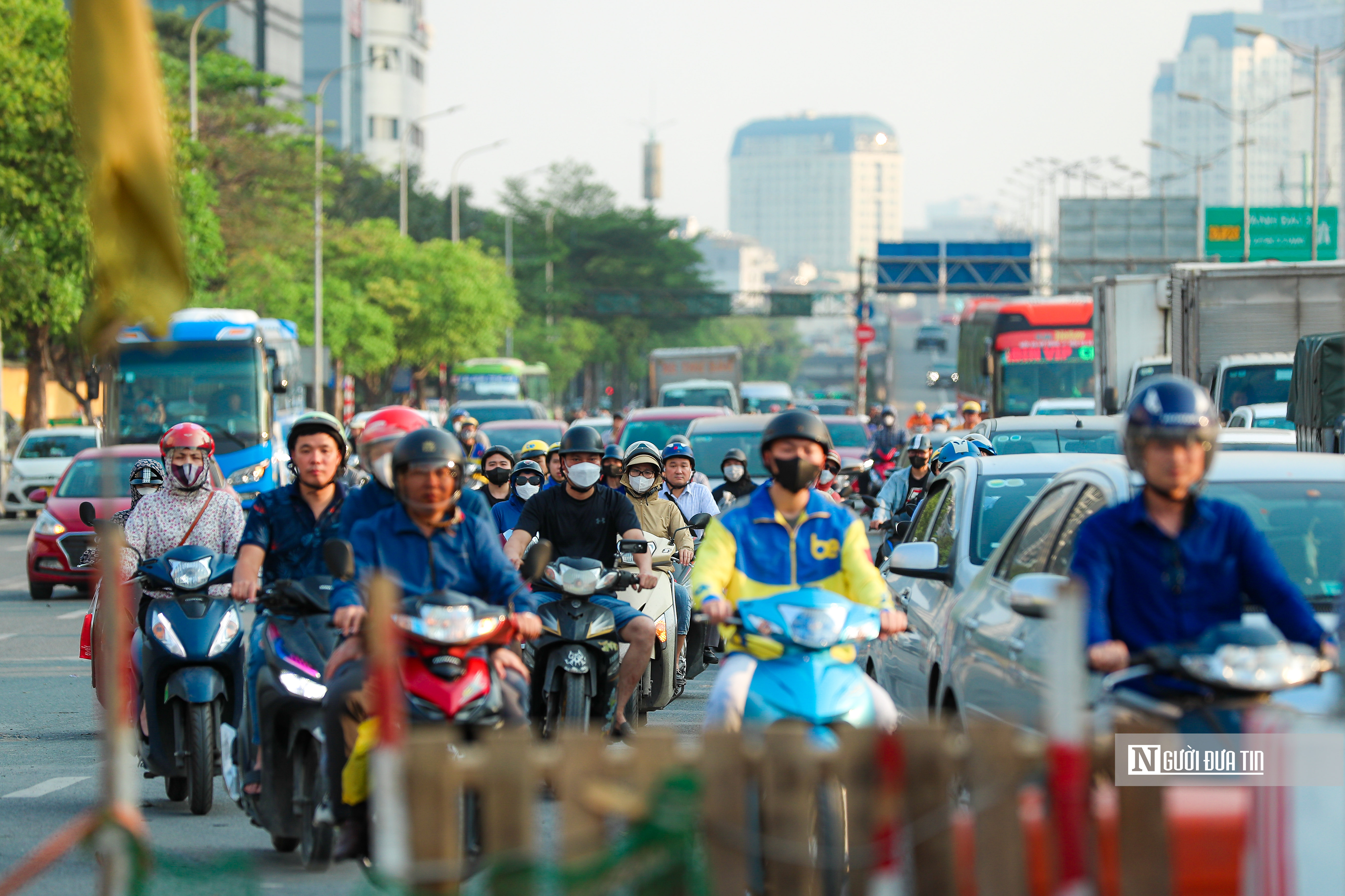 Sự kiện - Hà Nội: Người dân vất vả di chuyển qua nút giao Mai Dịch (Hình 7).