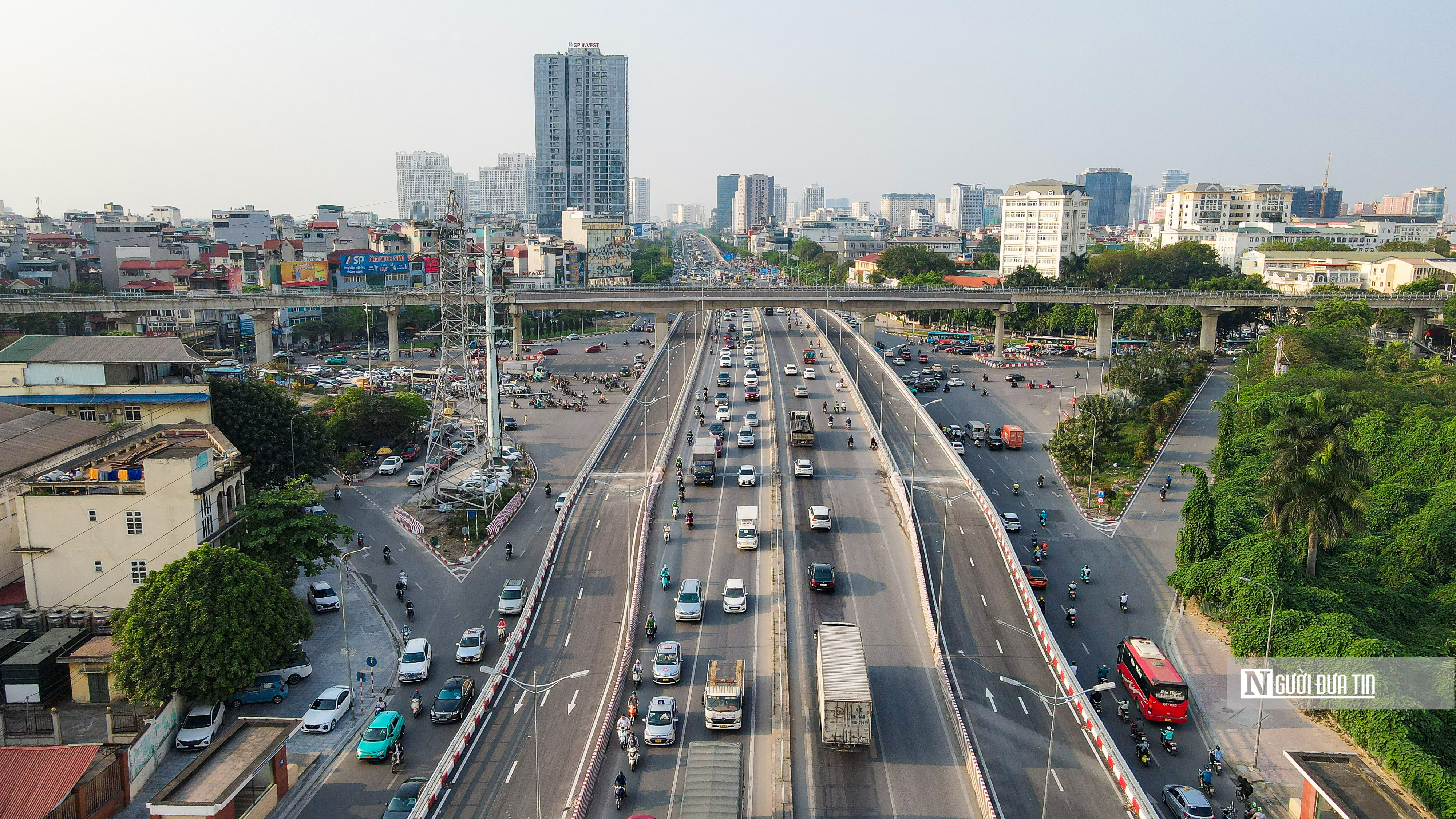 Sự kiện - Hà Nội: Người dân vất vả di chuyển qua nút giao Mai Dịch