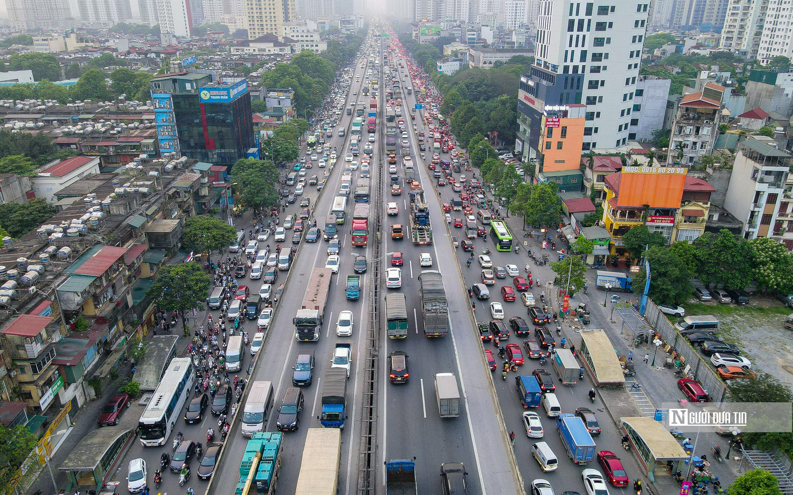 Dân sinh - Hà Nội: Người dân đổ ra bến xe về quê khiến giao thông ùn ứ (Hình 13).