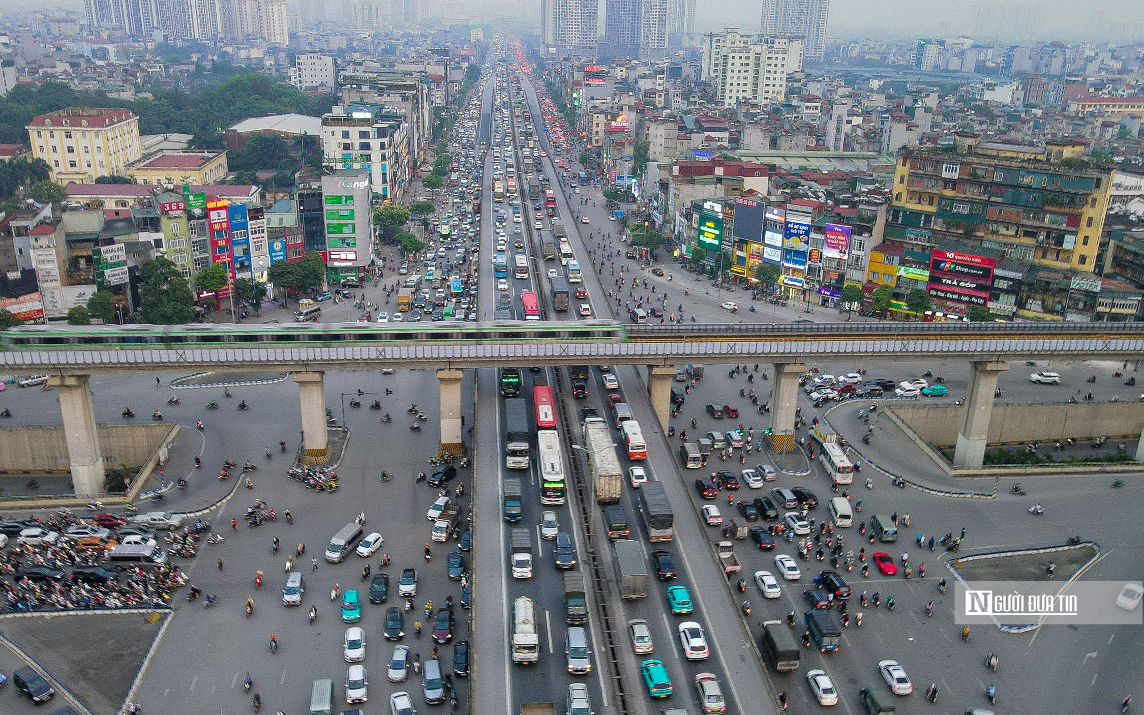 Dân sinh - Hà Nội: Người dân đổ ra bến xe về quê khiến giao thông ùn ứ (Hình 11).