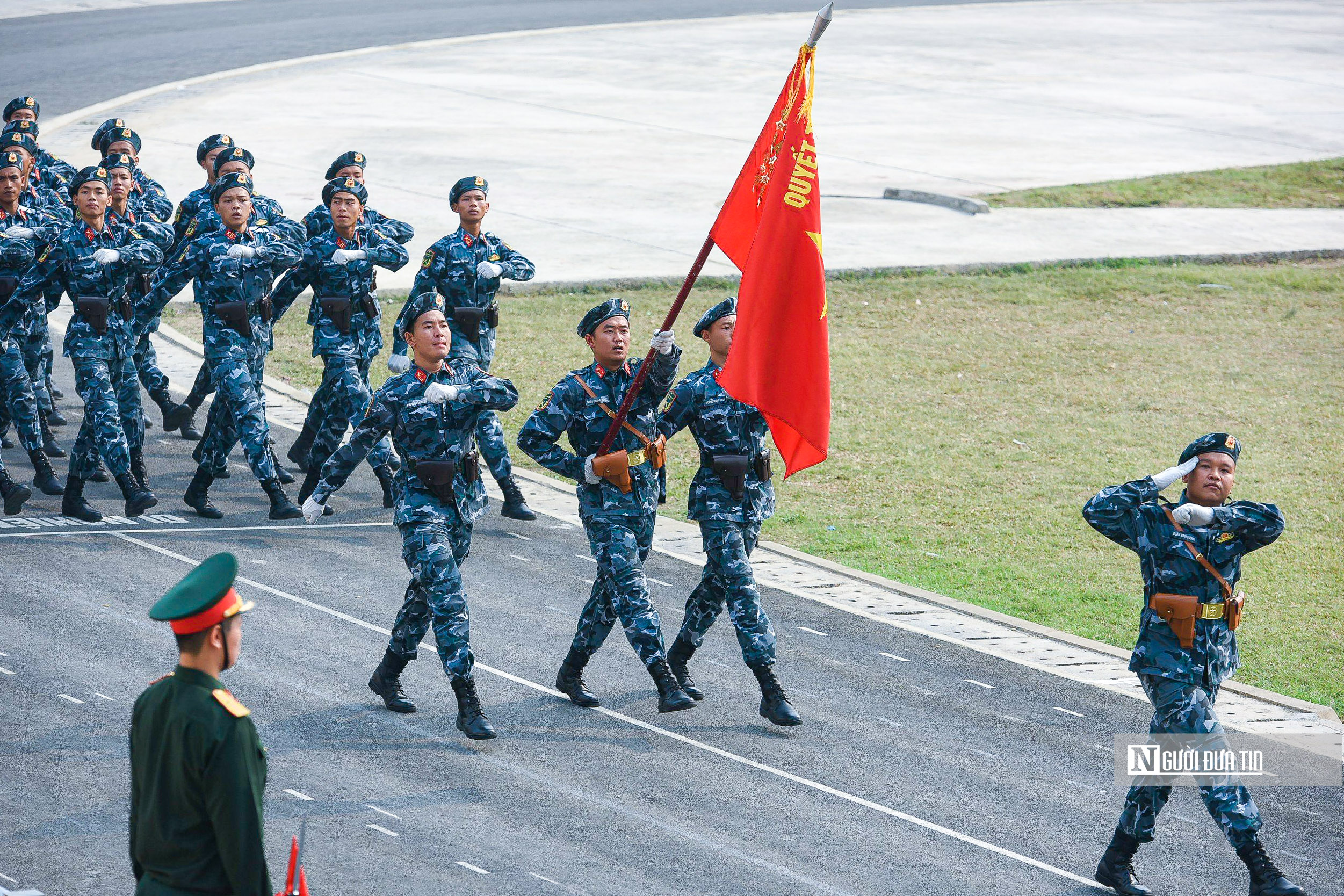 Sự kiện - Ngắm dàn trực thăng trình diễn trên bầu trời Điện Biên (Hình 11).