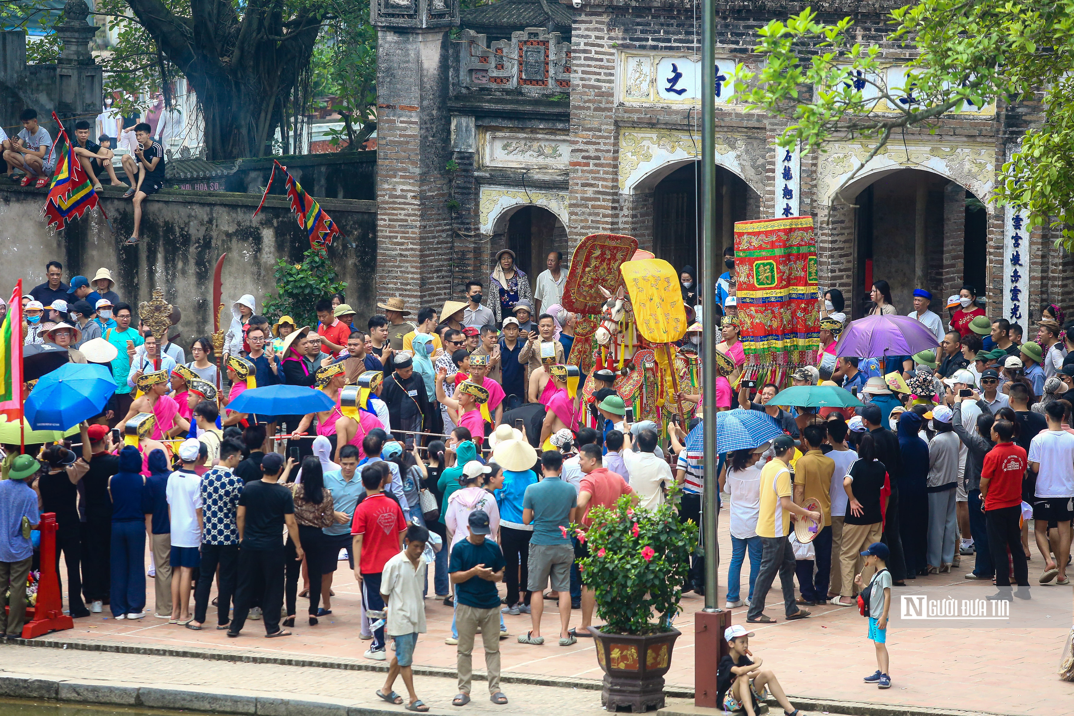 Văn hoá - Hà Nội: Hàng nghìn người xem tái hiện trận đánh của Thánh Gióng