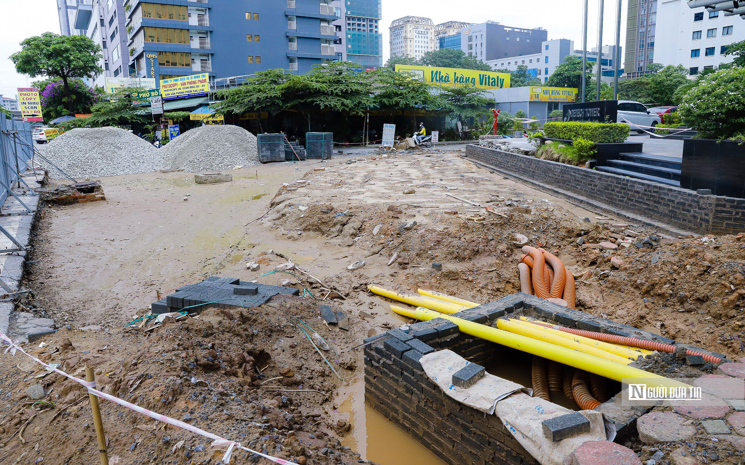 Dân sinh - Hà Nội: Tuyến đường chưa đến 200m nhưng chi chít ổ gà (Hình 11).