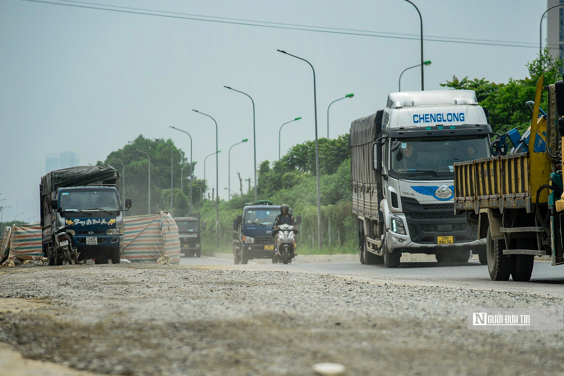 Sự kiện - Hà Nội: Người dân ngán ngẩm di chuyển qua đường gom đại lộ Thăng Long (Hình 8).