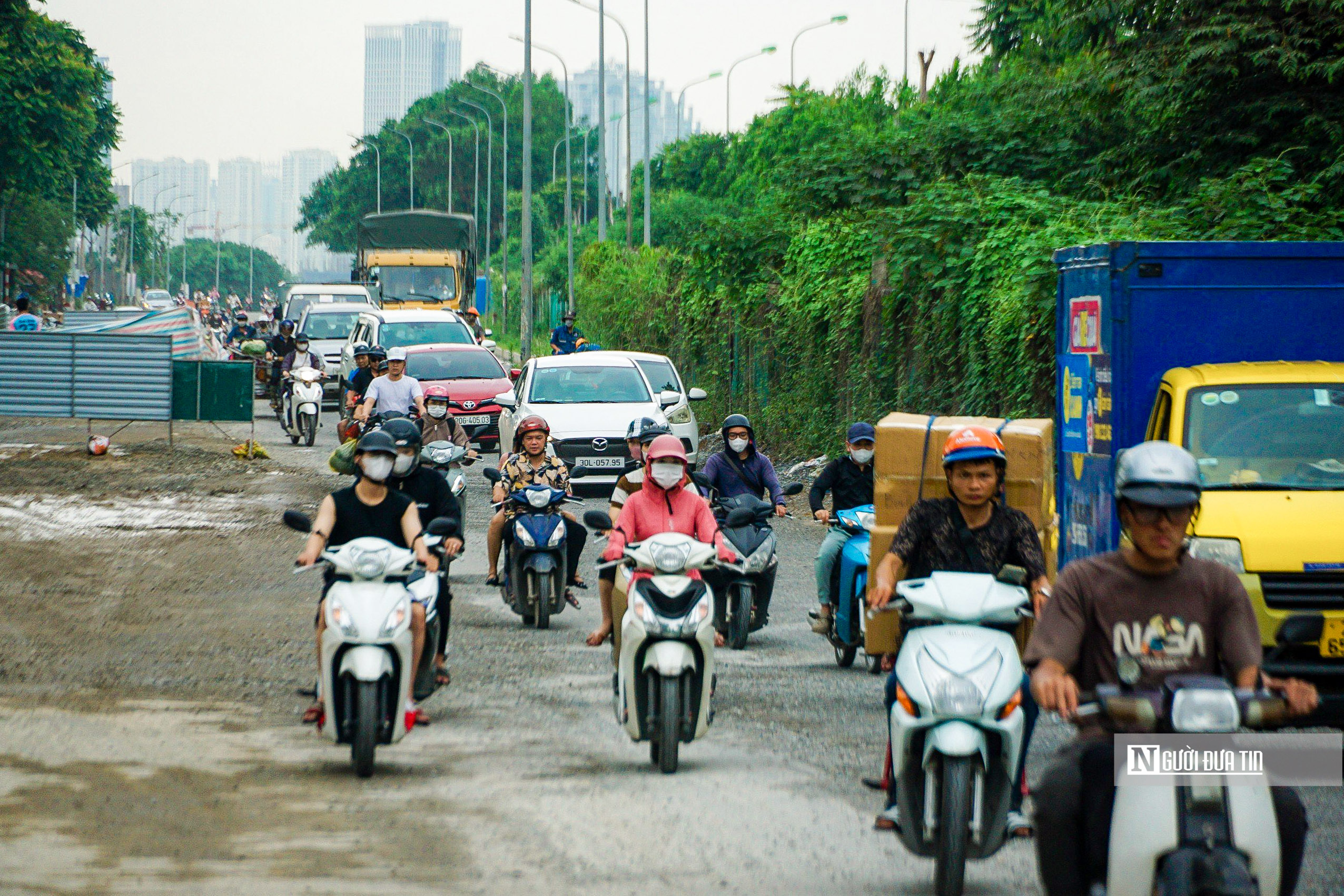 Sự kiện - Hà Nội: Người dân ngán ngẩm di chuyển qua đường gom đại lộ Thăng Long (Hình 6).