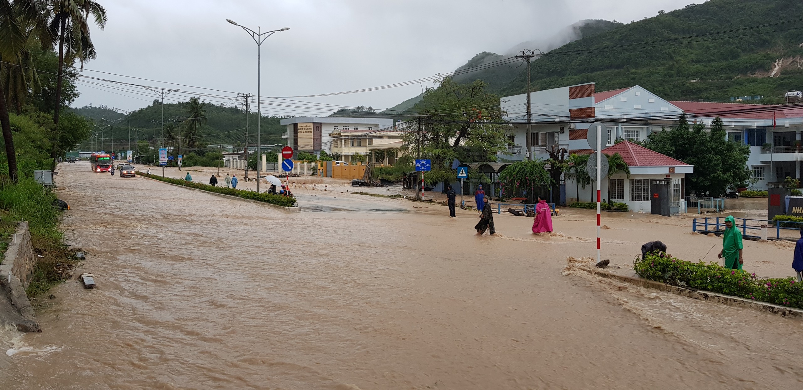 Tin nhanh - Khánh Hòa: Thiệt hại sau ảnh hưởng của cơn bão số 8 có dấu hiệu gia tăng