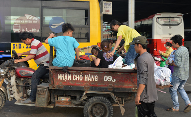 Tài chính - Ngân hàng - Bến xe Miền Tây chi thưởng lãnh đạo thừa gần 700 triệu