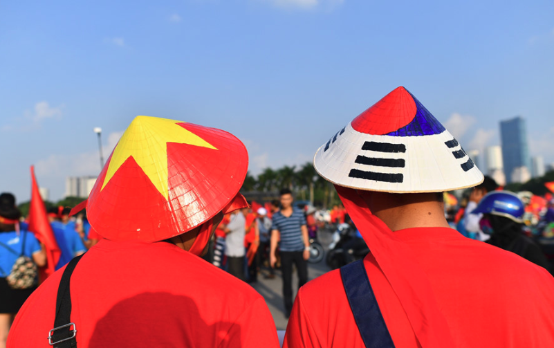 Thể thao - CĐV Việt Nam vẽ cờ Hàn Quốc lên người để ủng hộ HLV Park Hang Seo (Hình 13).