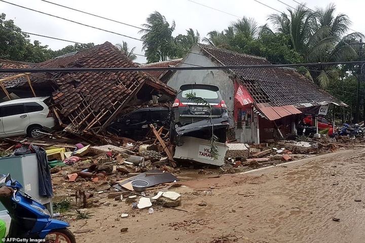 Môi trường - Cảnh tan hoang sau sóng thần và con số tử vong khủng khiếp ở Indonesia (Hình 2).