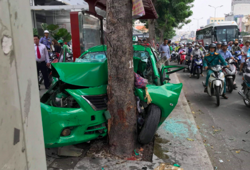 Tin nhanh - Ghi nhận 2 người bị thương nặng trong vụ tai nạn liên hoàn ở TP.HCM (Hình 3).