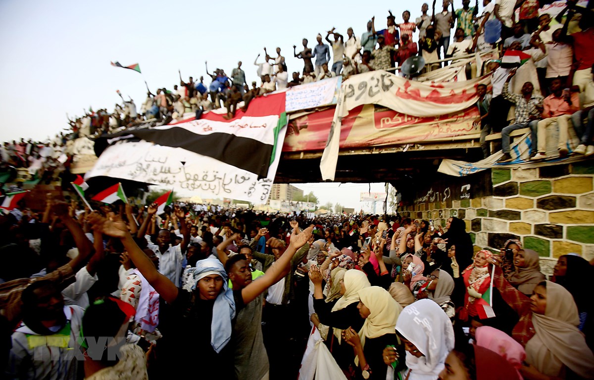 Tiêu điểm - Nhiều tiếng súng nổ bên ngoài trụ sở bộ Quốc phòng Sudan