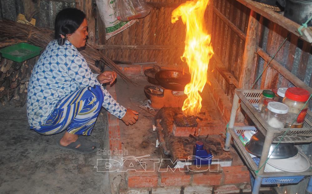 Dân sinh - Cà Mau: Giếng khoan vừa chảy nước vừa có lửa (Hình 2).