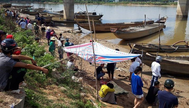 An ninh - Hình sự - Quảng Trị: Hiện trường ám ảnh vụ bố, mẹ và con gái 1 tuổi trôi trên sông Thạch Hãn (Hình 2).