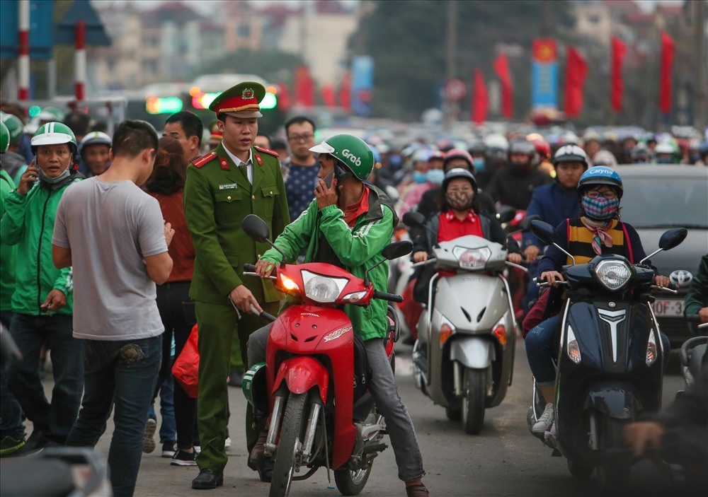 Dân sinh - Tắc đường từ Bắc chí Nam, từ đường bộ đến hàng không dịp Tết Nguyên đán (Hình 3).