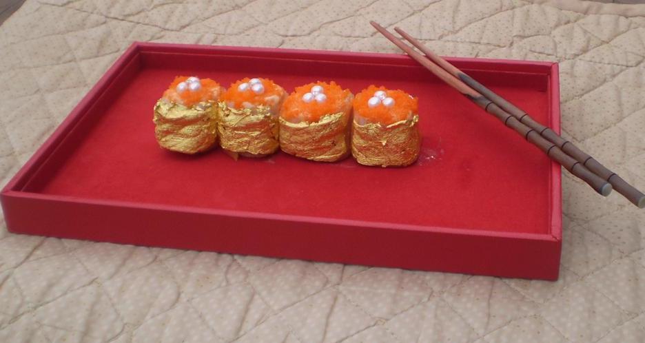 Cộng đồng mạng - Món ăn đại gia: Thử một lần ăn sushi dát kim cương xem thiên hạ có trầm trồ (Hình 3).