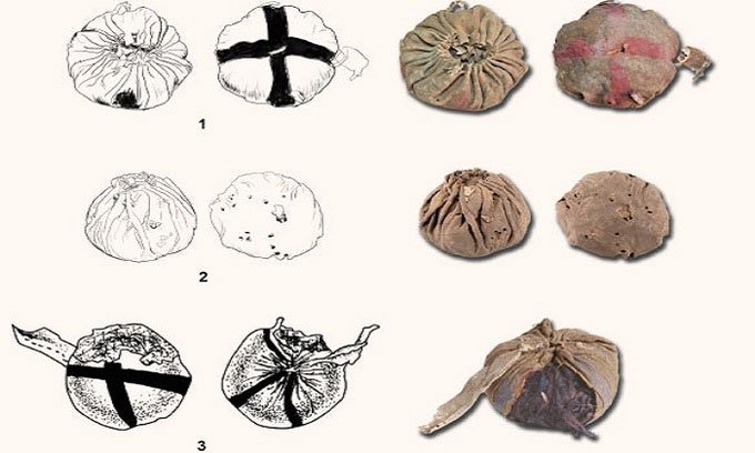 Cộng đồng mạng - Rợn người quả bóng da 3.000 năm tuổi có dấu thập trong mộ cổ