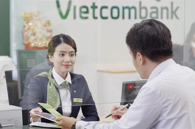 Tài chính - Ngân hàng - 'Ngã ngửa' thu nhập của nhân viên Vietcombank và Techcombank