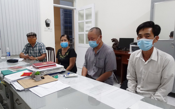 An ninh - Hình sự - Khởi tố kẻ dùng thẻ 'công vụ đặc biệt' đòi gặp 5 người Trung Quốc bị cách ly