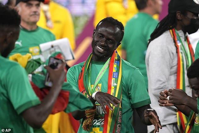 Thể thao - Sadio Mane: Tiền nhiều để… ra tay nghĩa hiệp