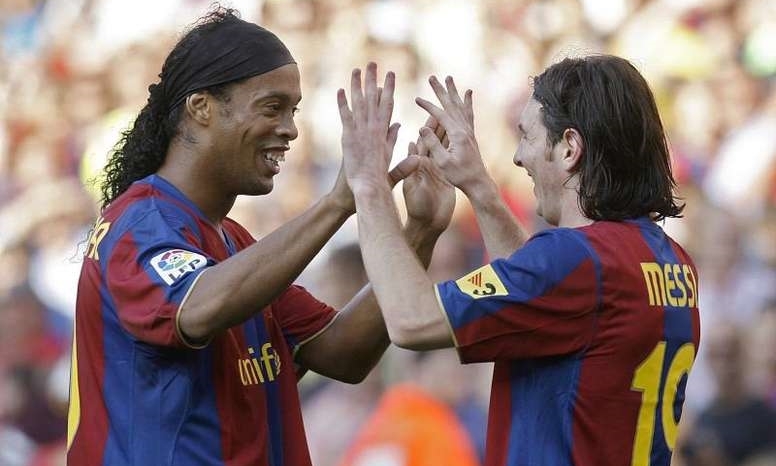 Thể thao - Ronaldinho hay Lionel Messi xuất sắc hơn? (Hình 4).