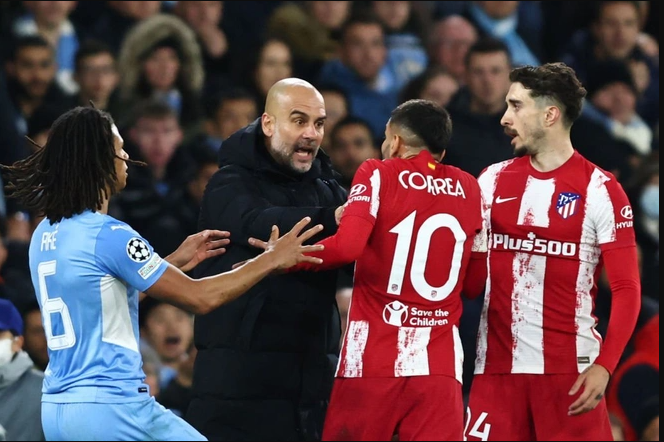 Thể thao - Pep Guardiola nổi đóa khi học trò bị sút vào bóng vào mặt