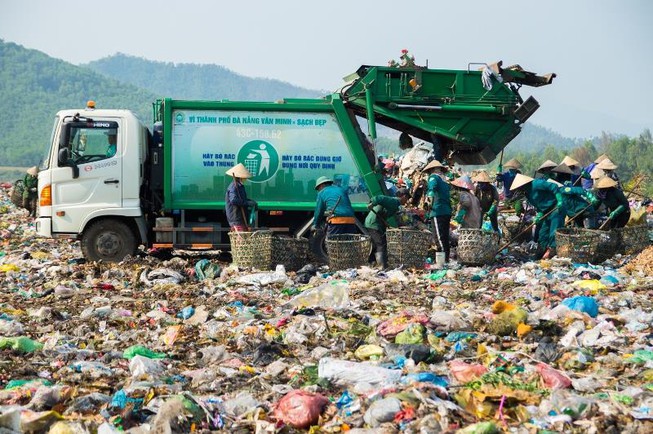 Đối thoại - Rác thải hoàn toàn có thể trở thành nguồn lực đầu vào cho kinh tế (Hình 2).