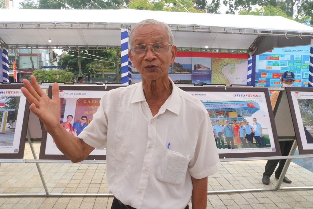 Sự kiện - Trưng bày ảnh 'Luật gia Việt Nam với biển đảo quê hương': Hoạt động nhiều ý nghĩa (Hình 10).