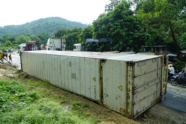 Tin nhanh - Tiếp tục xảy ra lật xe container tại “điểm đen” giao thông dốc Nà Lơi 