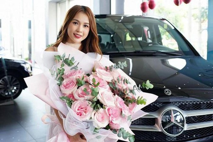 Tiêu dùng & Dư luận - Bóc giá Mercedes sang chảnh vừa được diễn viên Sam mạnh tay chi tiền tậu về (Hình 5).