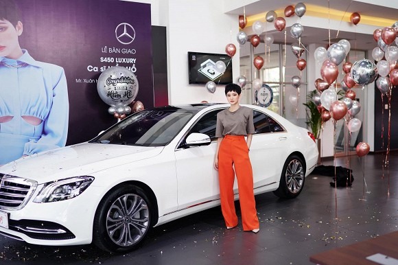 Tiêu dùng & Dư luận - Bóc giá Mercedes-Benz tiền tỷ ca sĩ Hiền Hồ vừa tậu ở tuổi 23 (Hình 2).