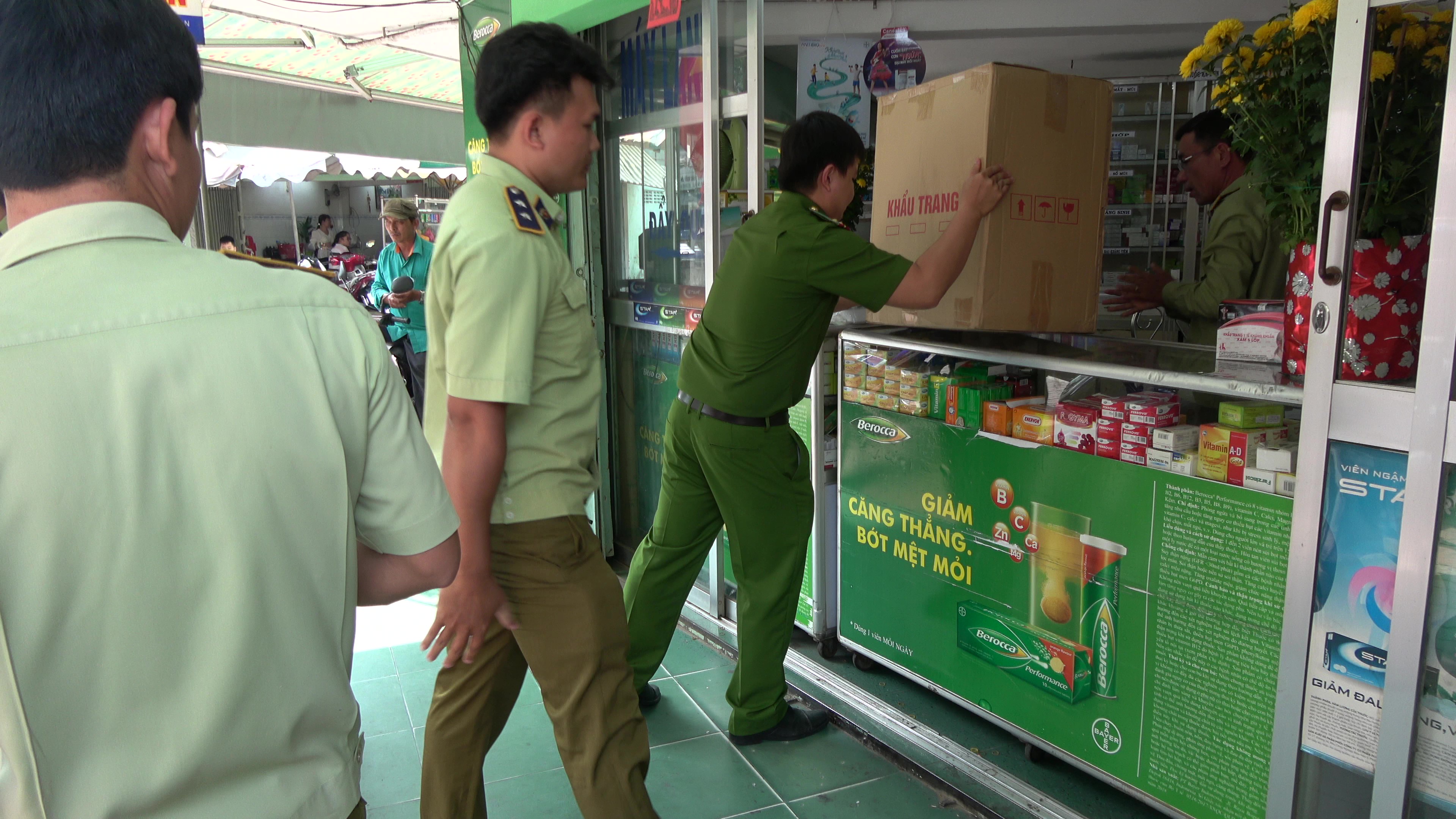 Tiêu dùng & Dư luận - Phát hiện 8.000 khẩu trang y tế không có hóa đơn chứng từ