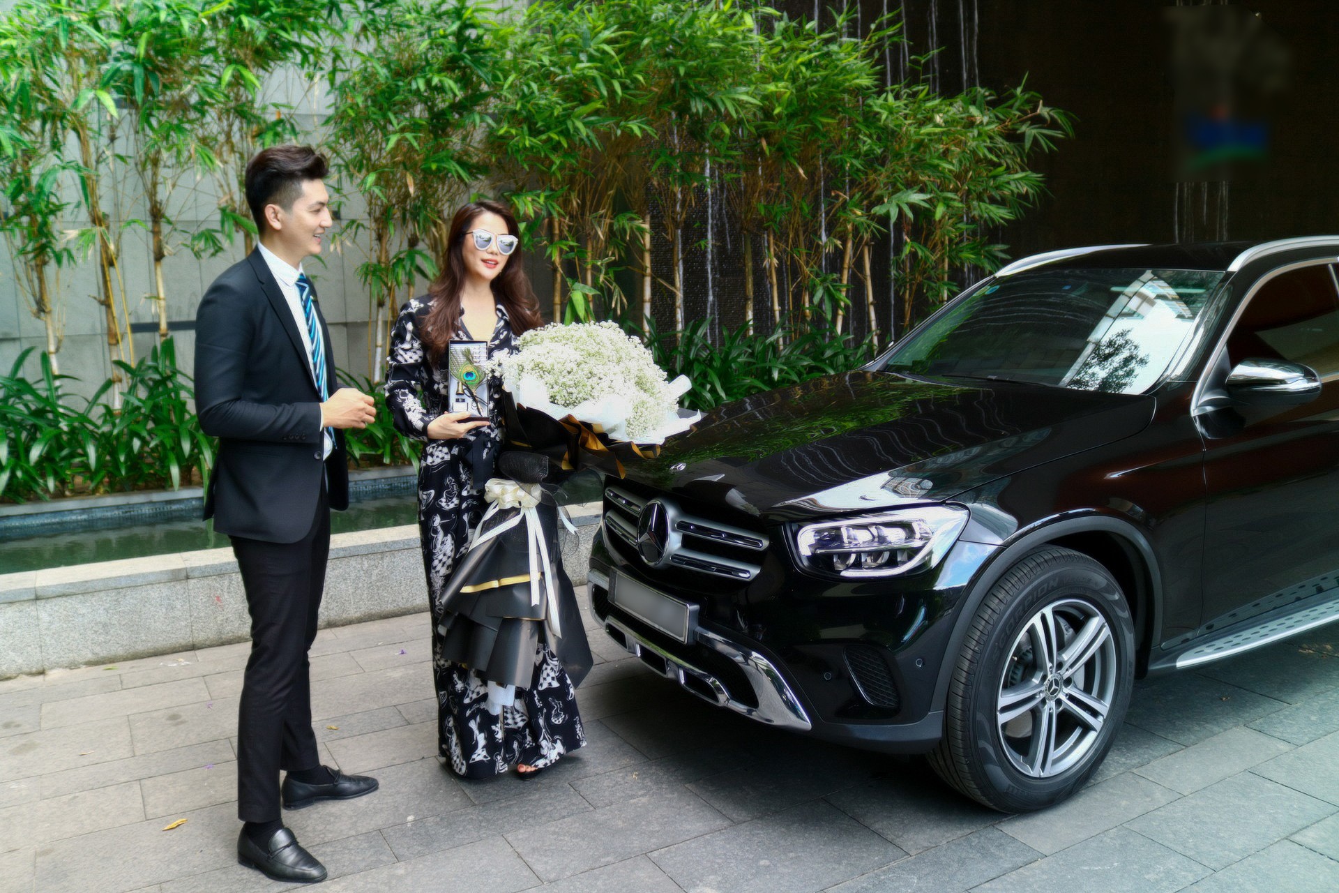 Tiêu dùng & Dư luận - Bóc giá xế hộp Mercedes-Benz Trương Ngọc Ánh mới tậu để đưa con đi học (Hình 3).