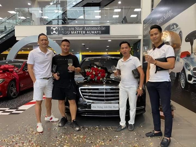 Tiêu dùng & Dư luận - Không kém cạnh Tuấn Hưng, ca sĩ Duy Mạnh tậu Mercedes-Benz tiền tỷ (Hình 2).