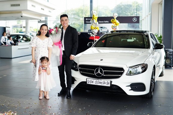 Tiêu dùng & Dư luận - Bóc giá xế hộp Mercedes Benz Lê Dương Bảo Lâm mua tặng vợ 